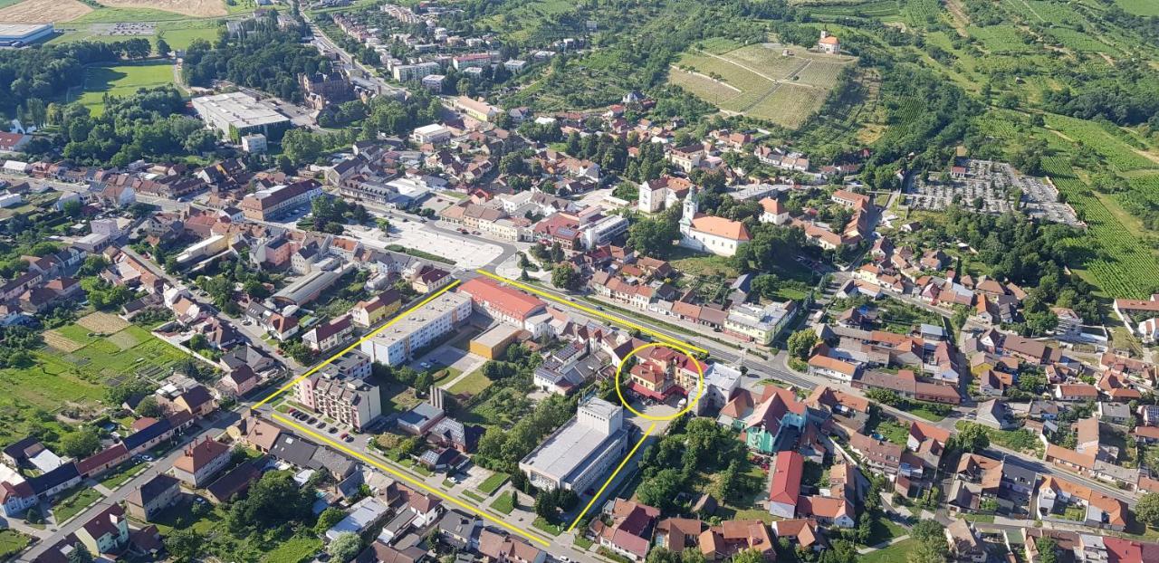 Hotel Lidovy Dum Bzenec Luaran gambar
