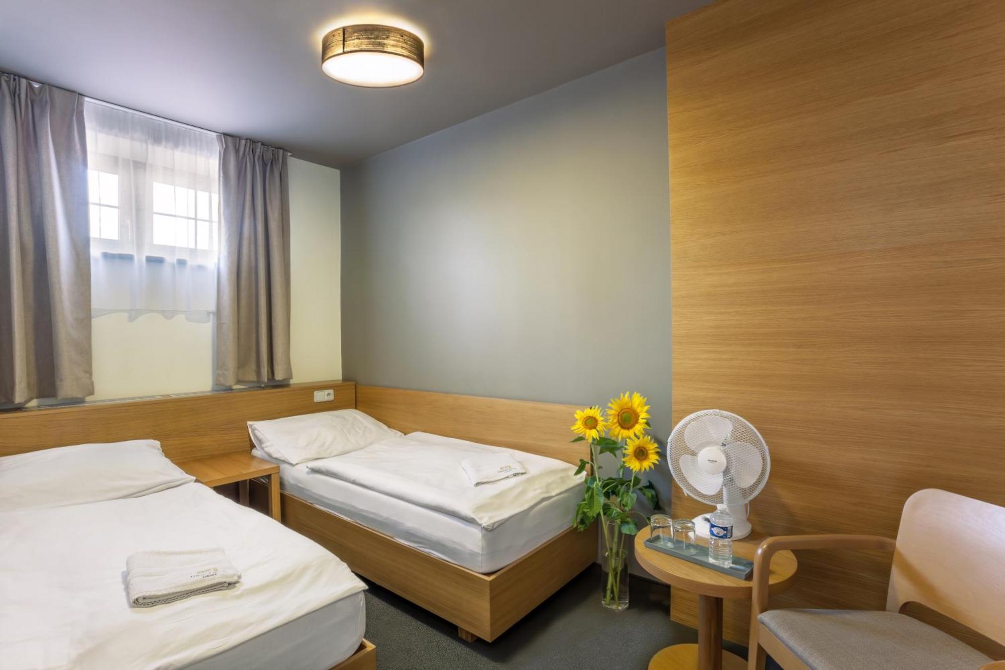 Hotel Lidovy Dum Bzenec Luaran gambar