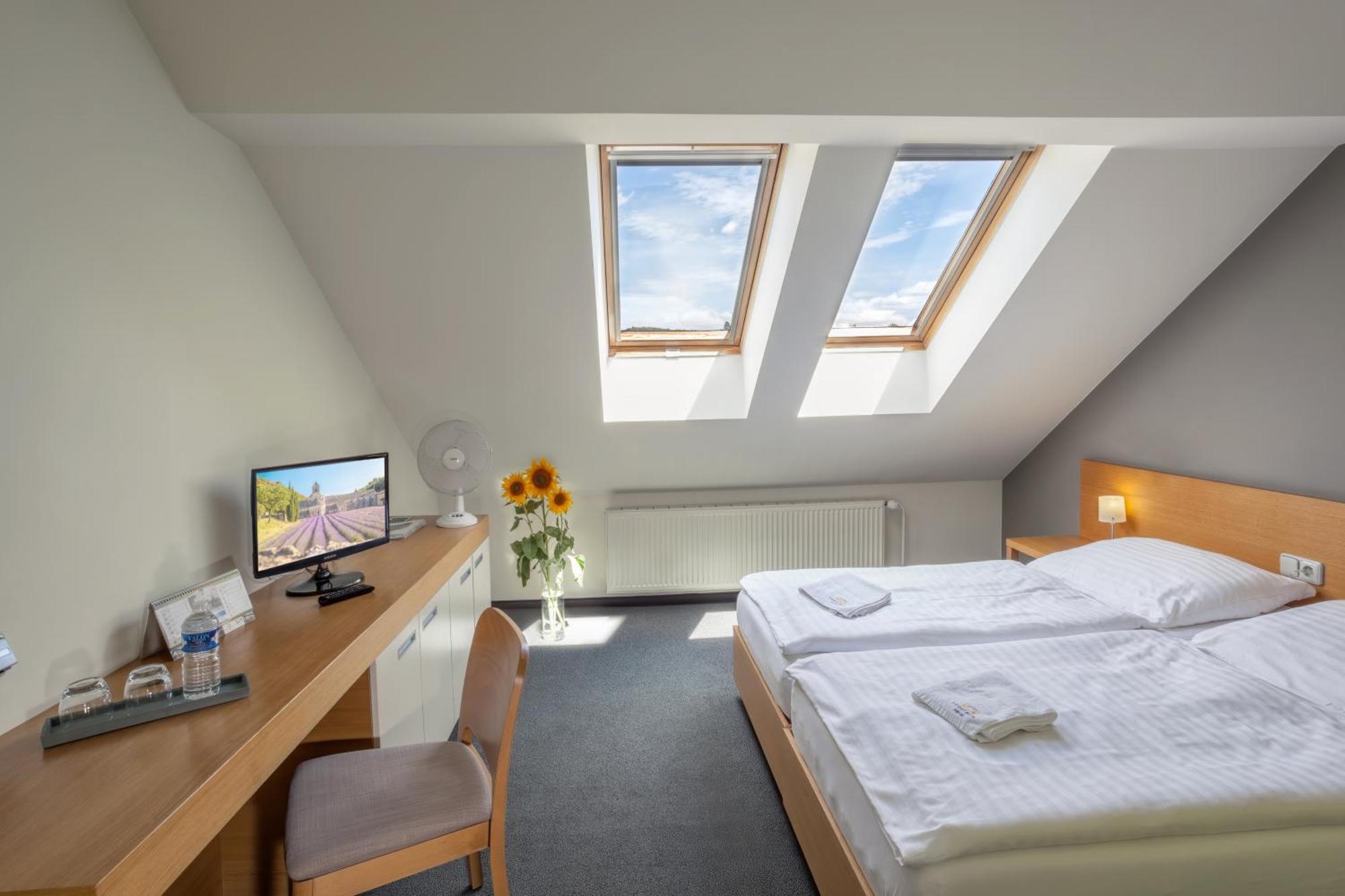 Hotel Lidovy Dum Bzenec Luaran gambar