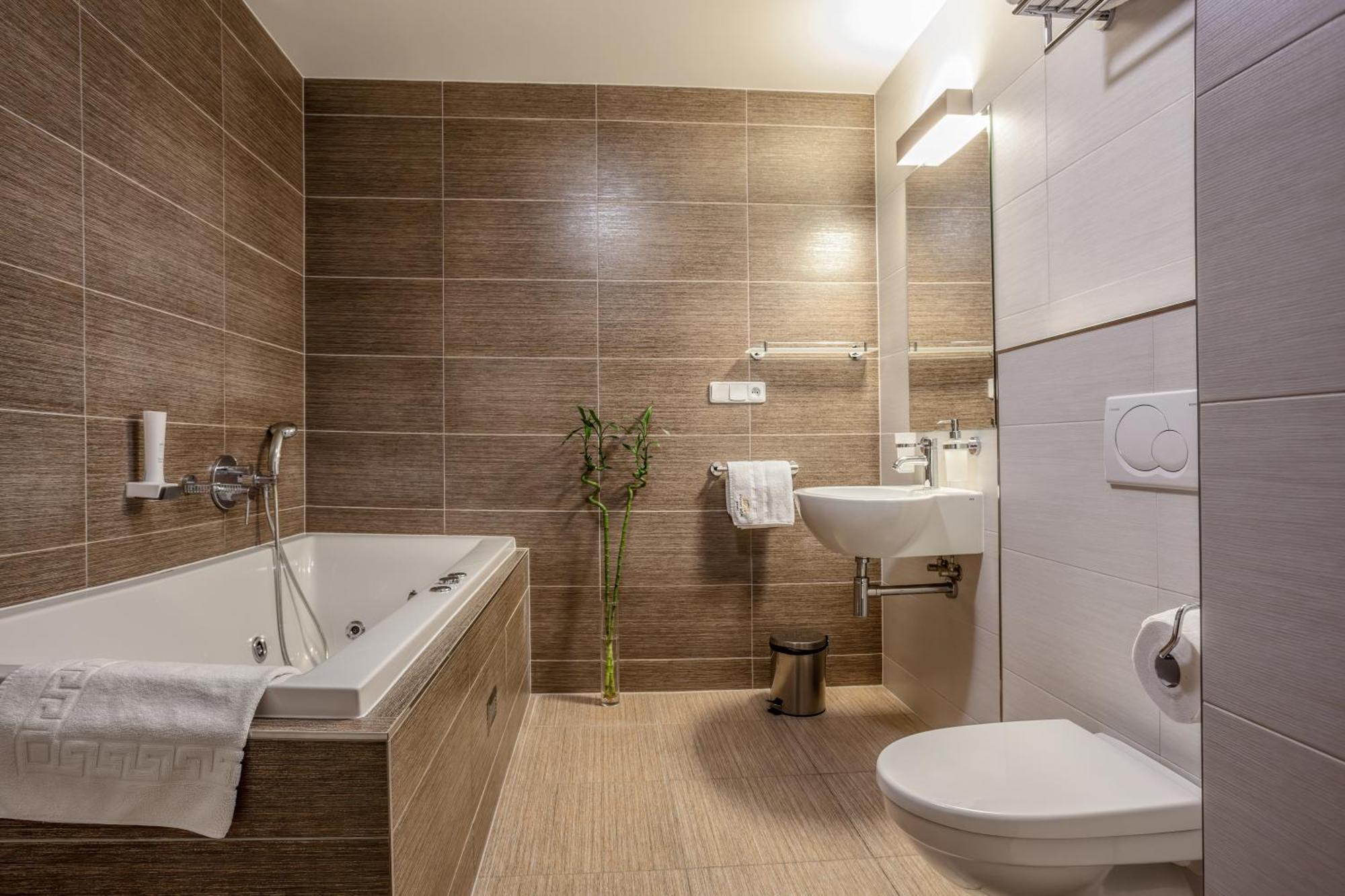 Hotel Lidovy Dum Bzenec Luaran gambar