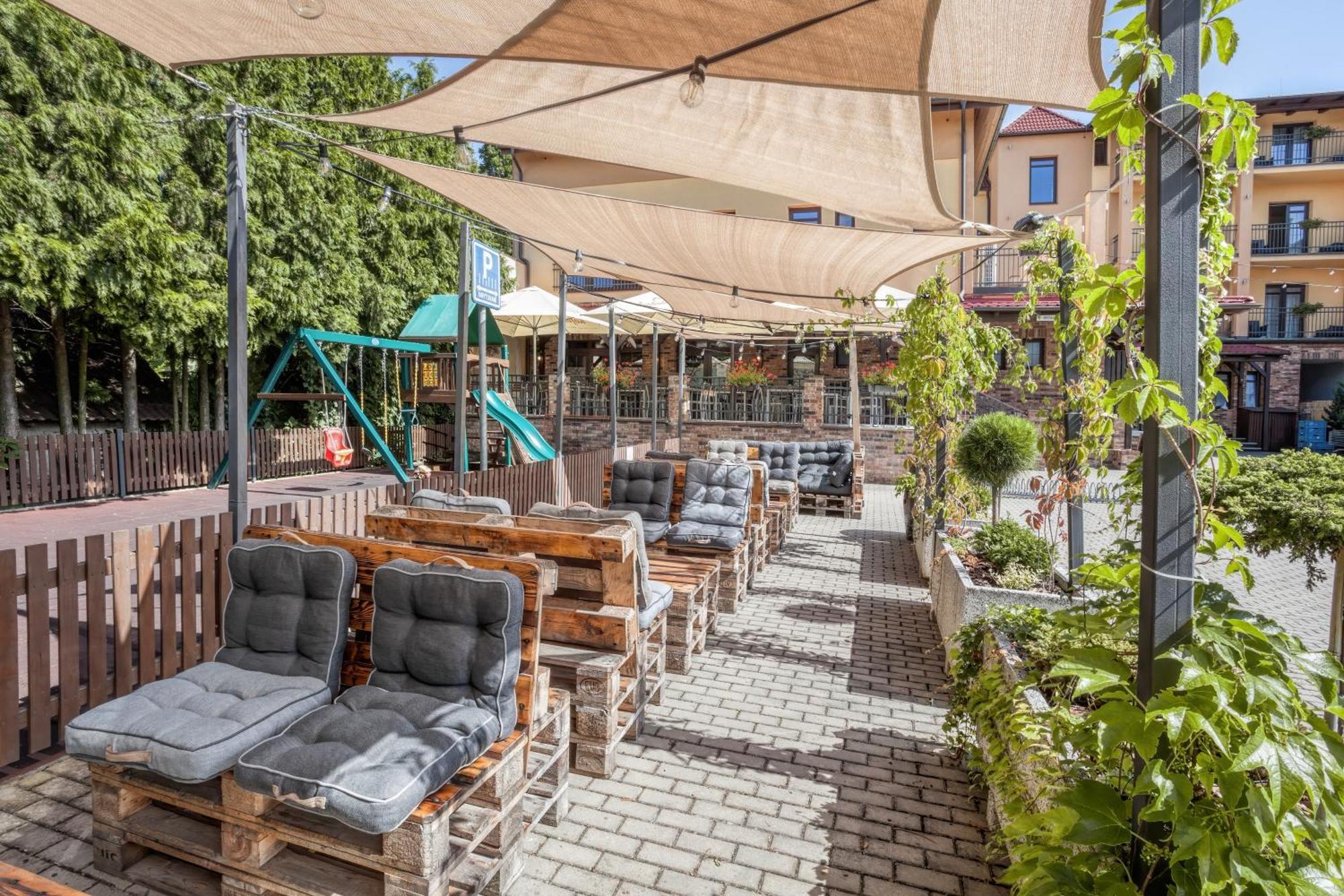 Hotel Lidovy Dum Bzenec Luaran gambar