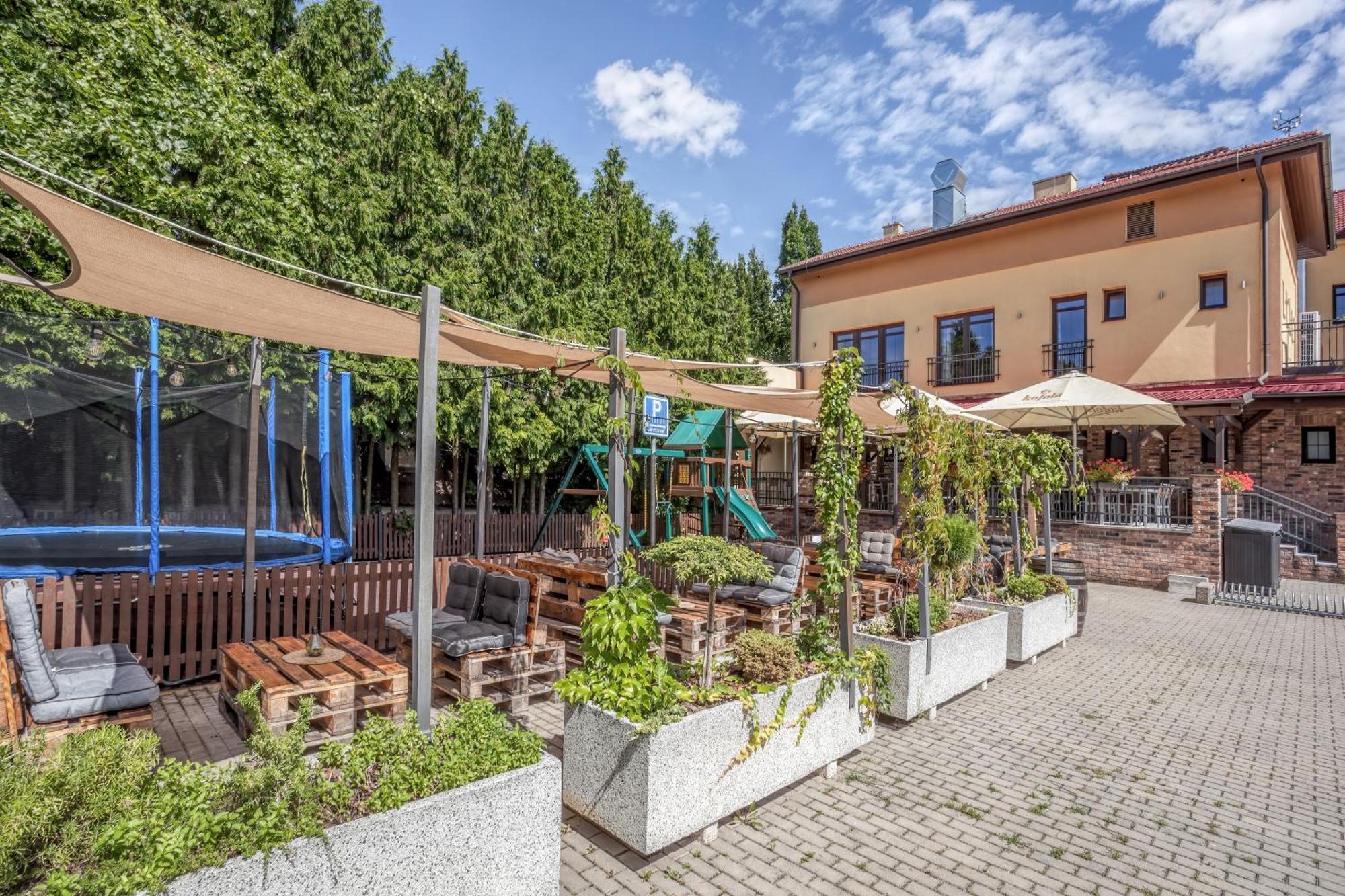Hotel Lidovy Dum Bzenec Luaran gambar