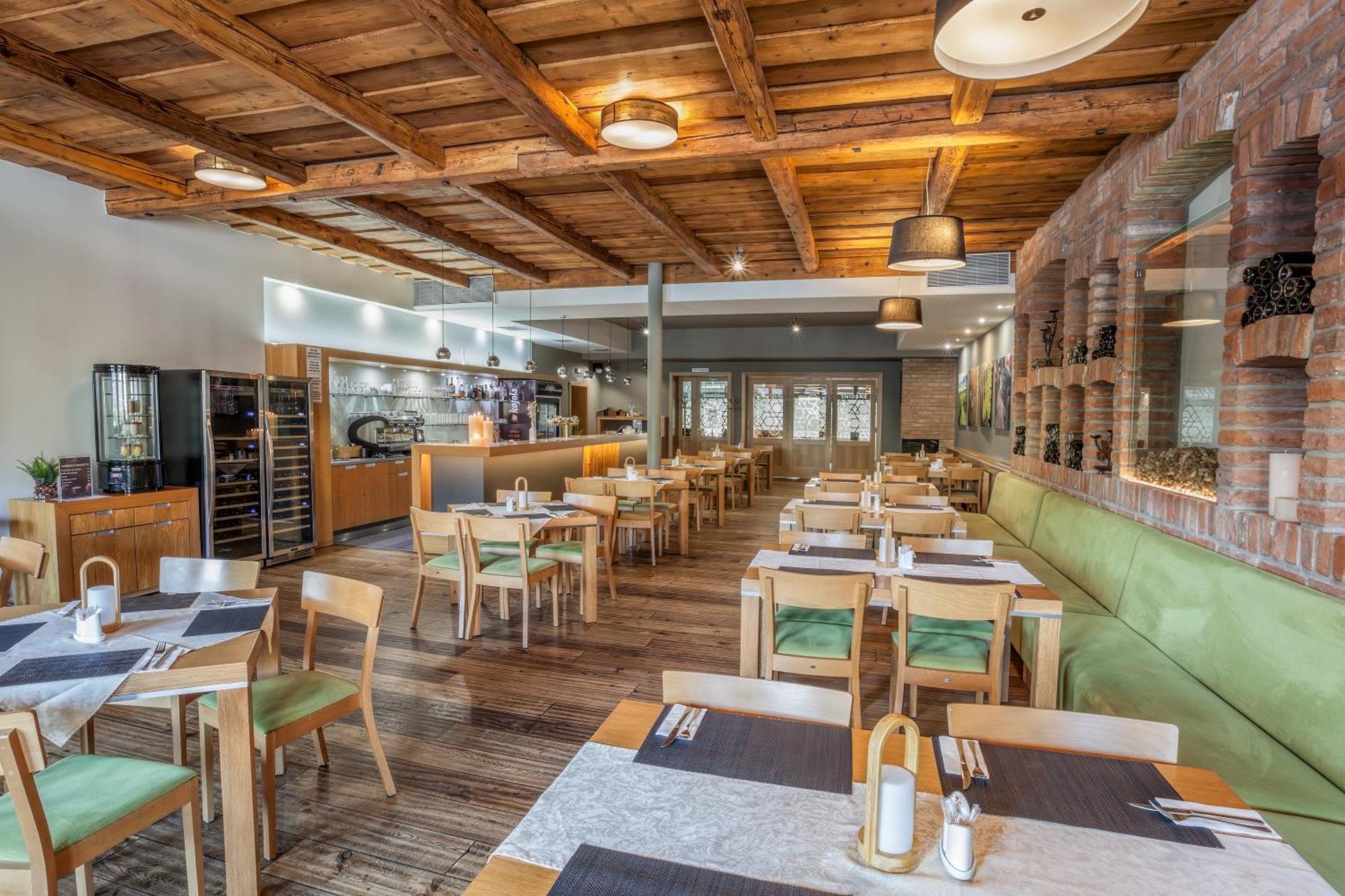 Hotel Lidovy Dum Bzenec Luaran gambar