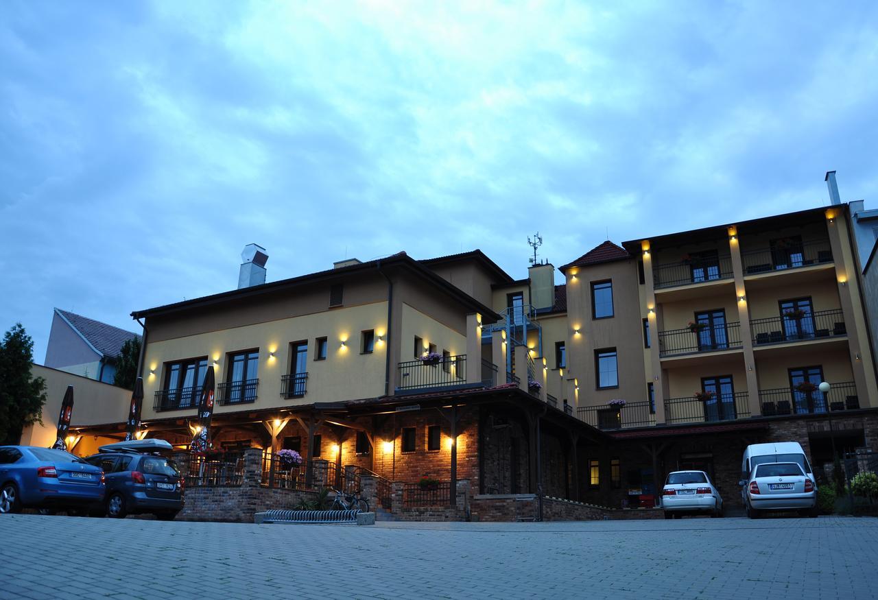 Hotel Lidovy Dum Bzenec Luaran gambar