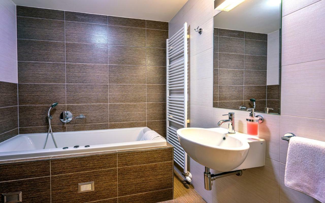 Hotel Lidovy Dum Bzenec Luaran gambar